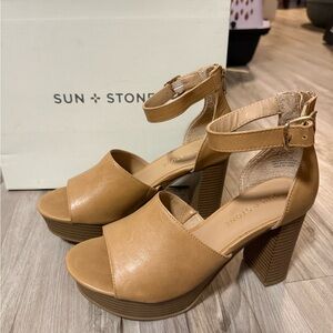 NWT Sun + Stone Tan Platform Sandals Size 6.5